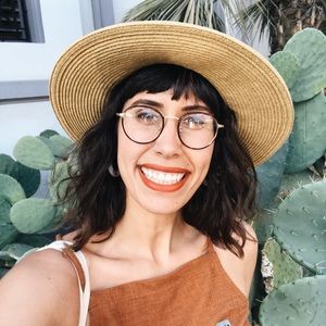 Meet your Posher, Lauren